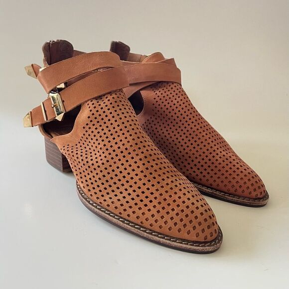 Jeffrey Campbell Everly Perforated Cutout Punched Leather Ankle Boots Tan 8.5 - Picture 2 of 10
